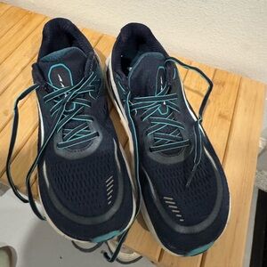 Altra paradigm sneakers for women.